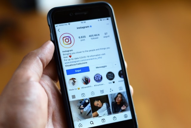 Perfil oficial do Instagram no telefone